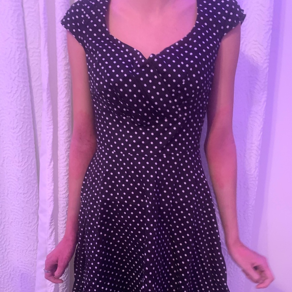 REALLY CUTE BLACK AND WHITE DRESS